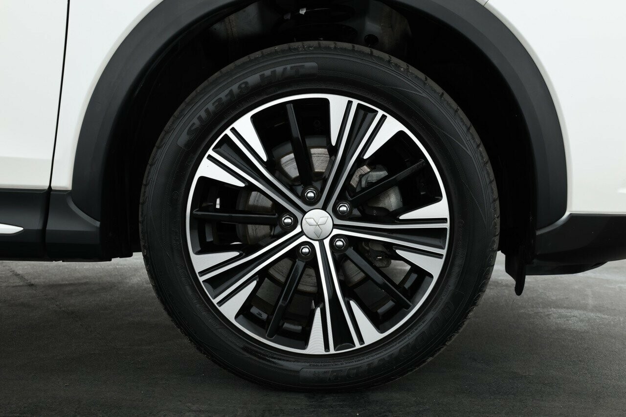 Mitsubishi Eclipse Cross image 3