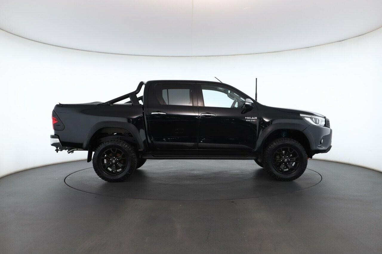 Toyota Hilux image 2