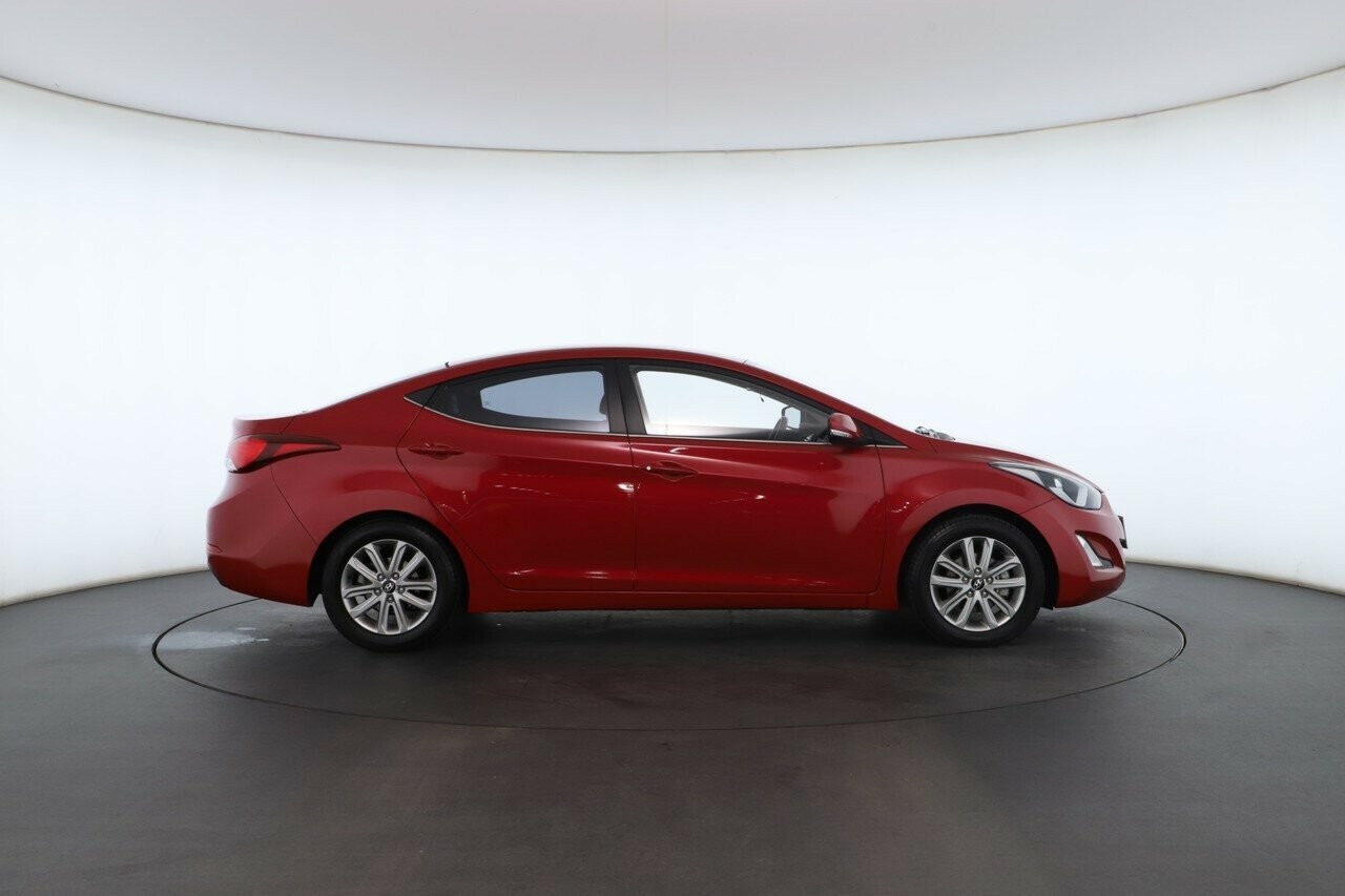 Hyundai Elantra image 2