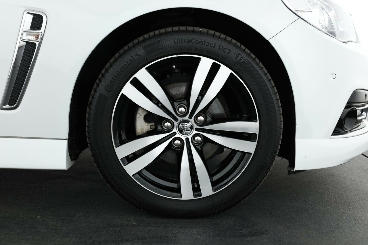 Holden Commodore image 3