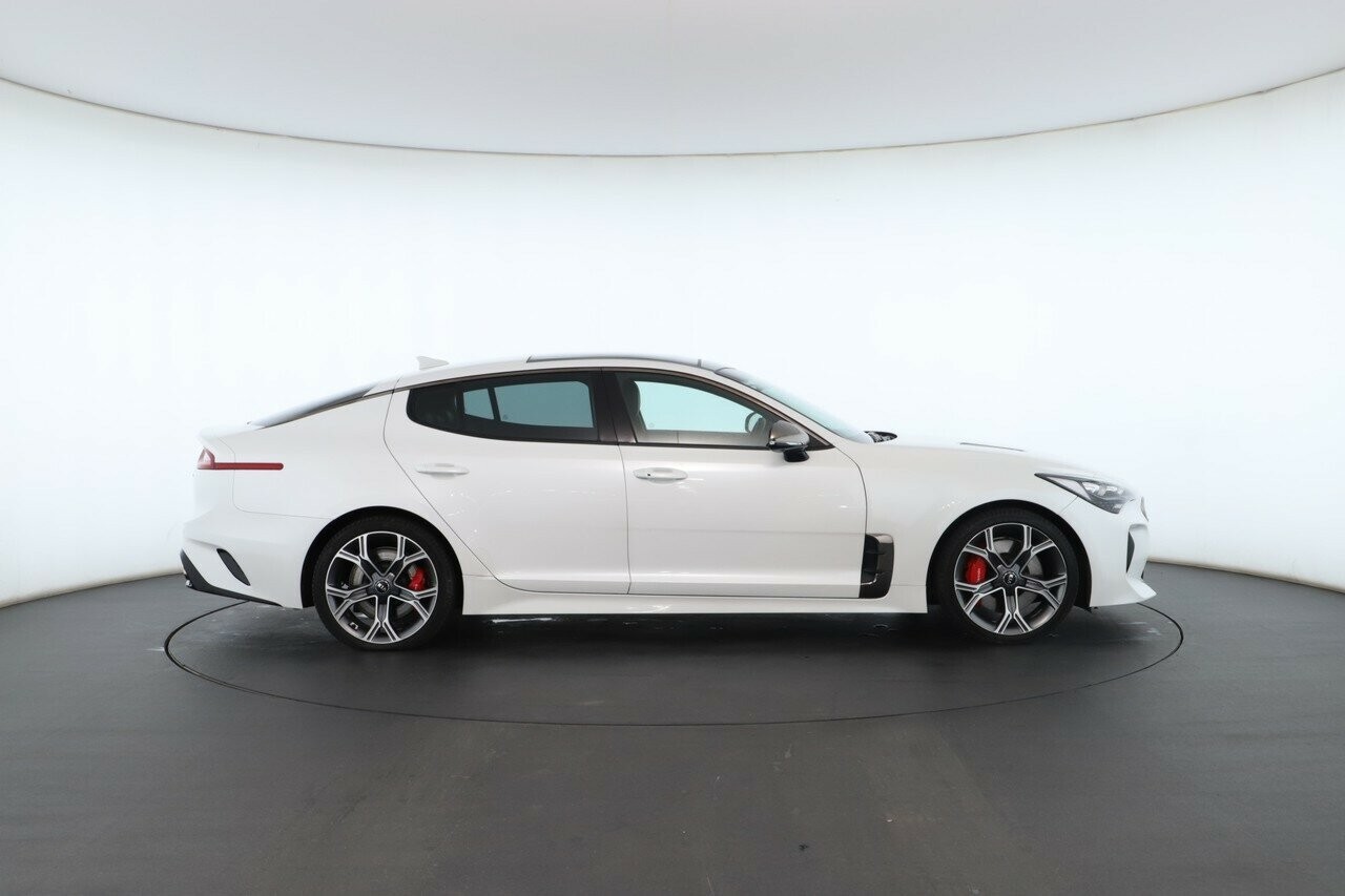 Kia Stinger image 2