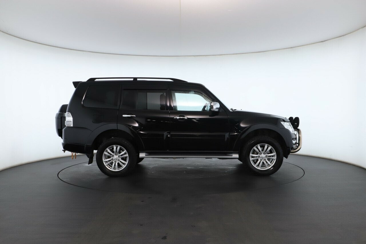 Mitsubishi Pajero image 2