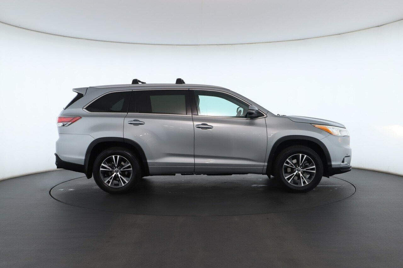 Toyota Kluger image 2