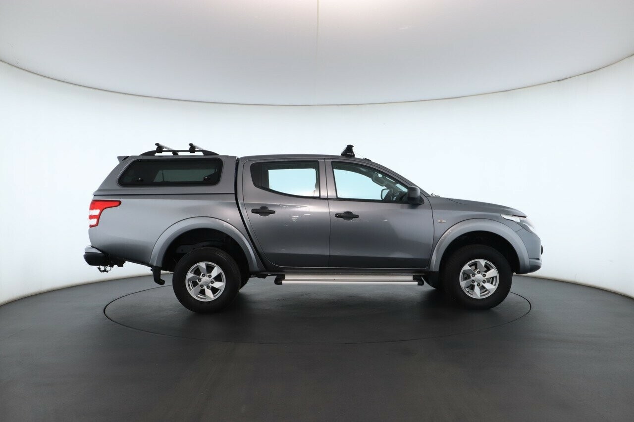 Mitsubishi Triton image 2