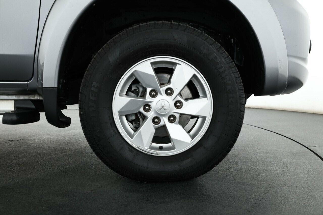 Mitsubishi Triton image 3