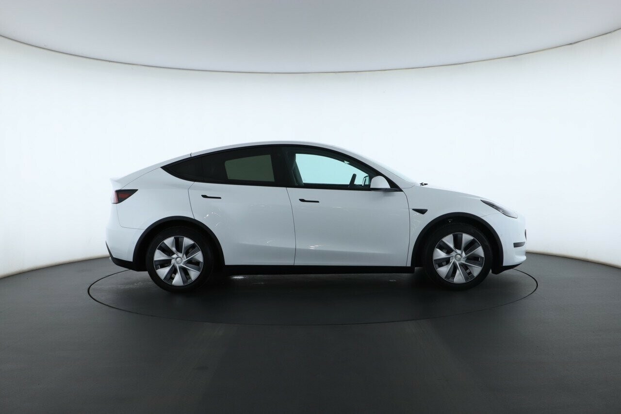 Tesla Model Y image 2