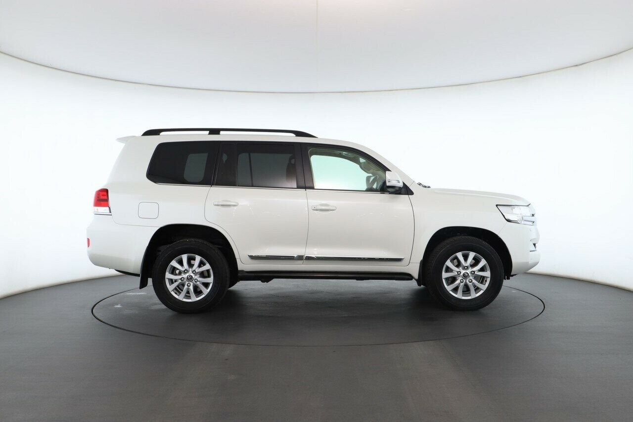 Toyota Landcruiser image 2