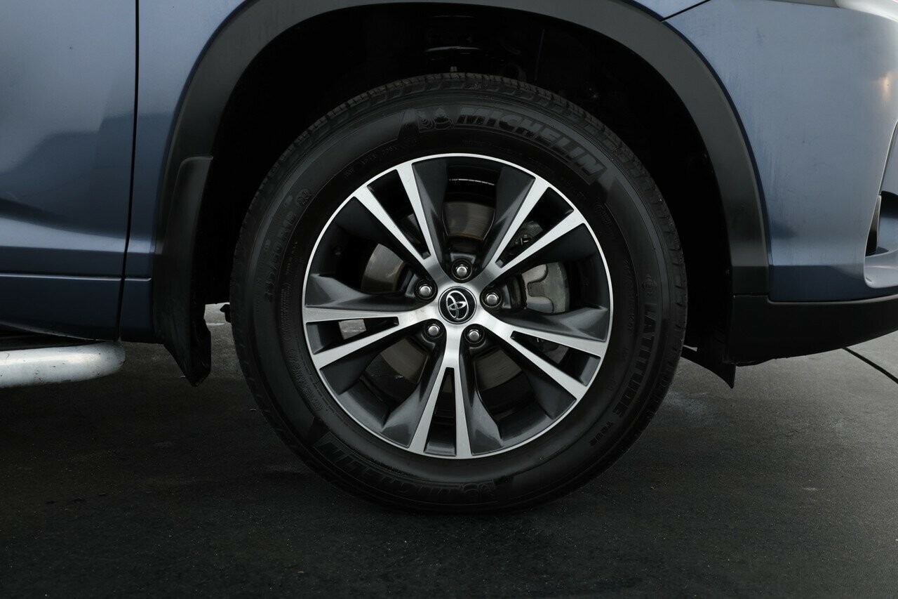 Toyota Kluger image 3