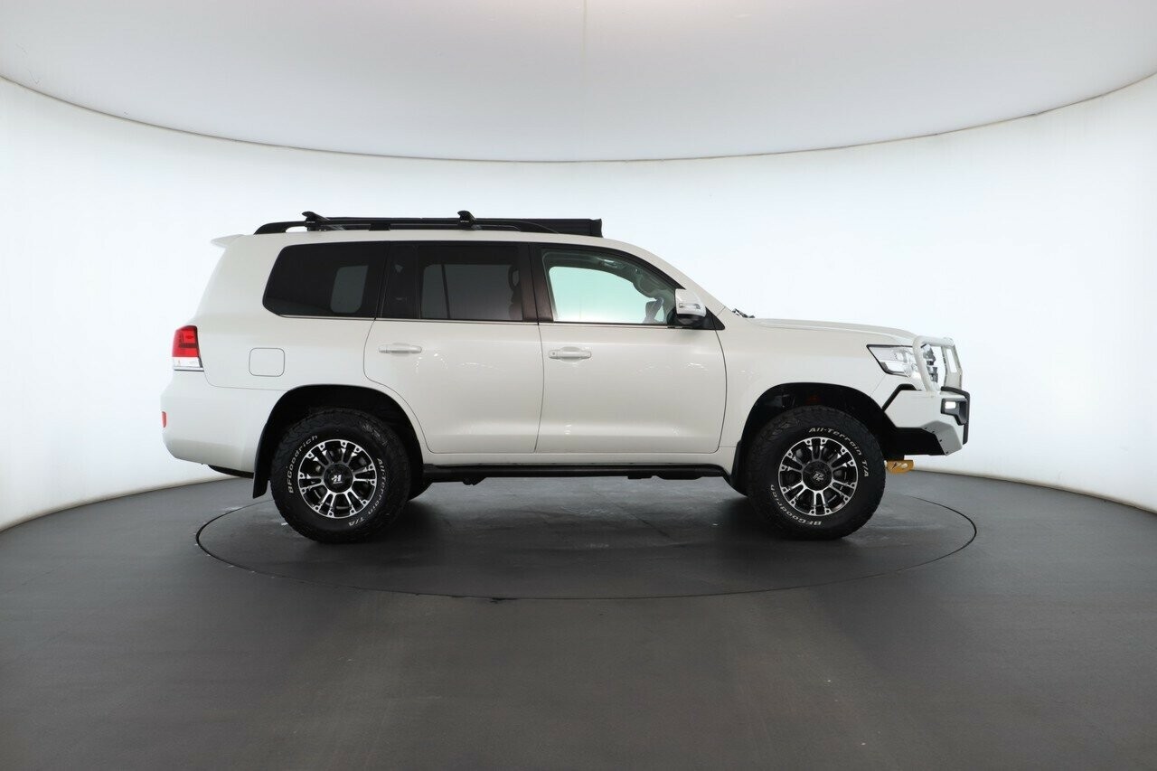 Toyota Landcruiser image 2
