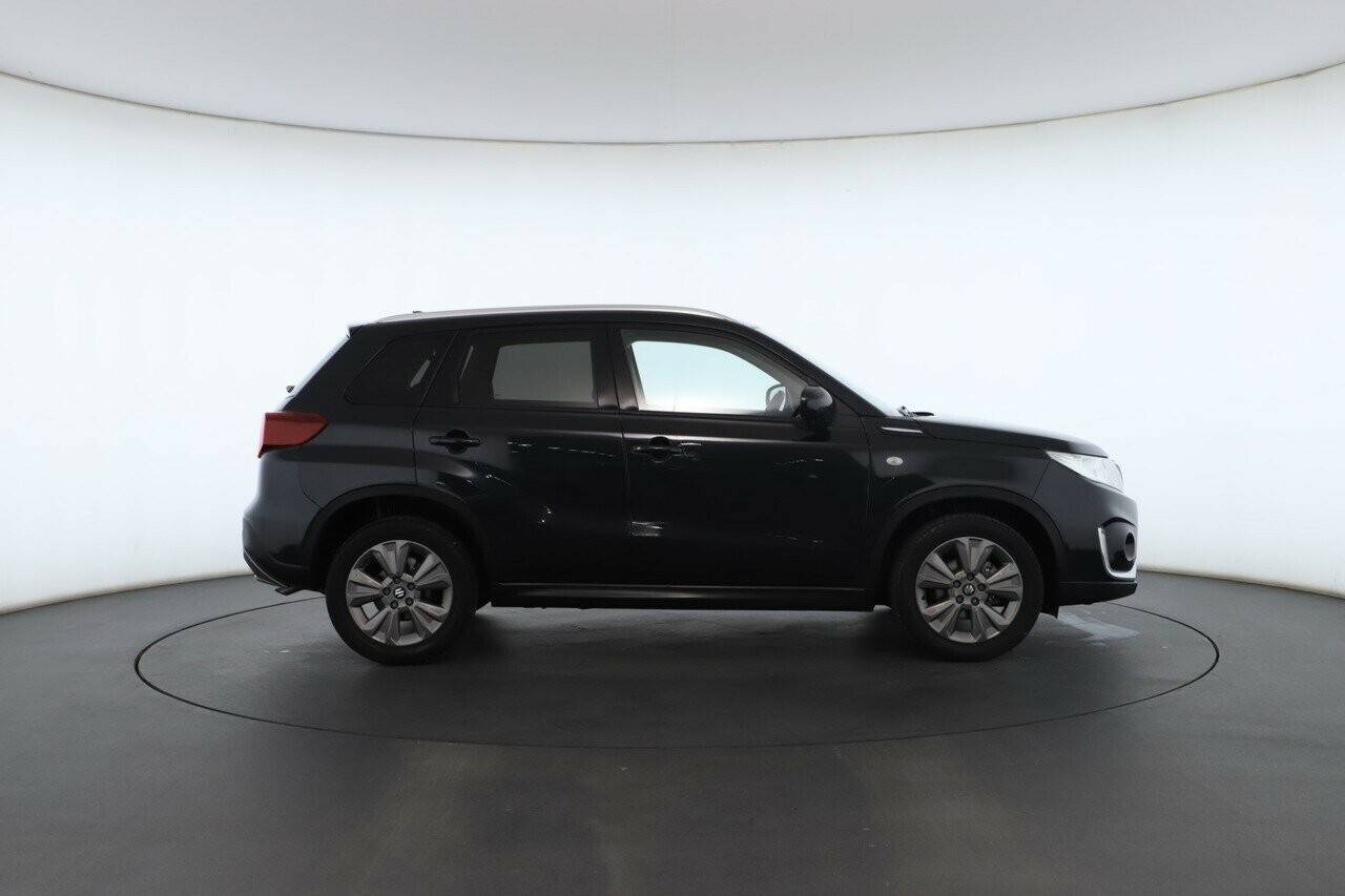 Suzuki Vitara image 2