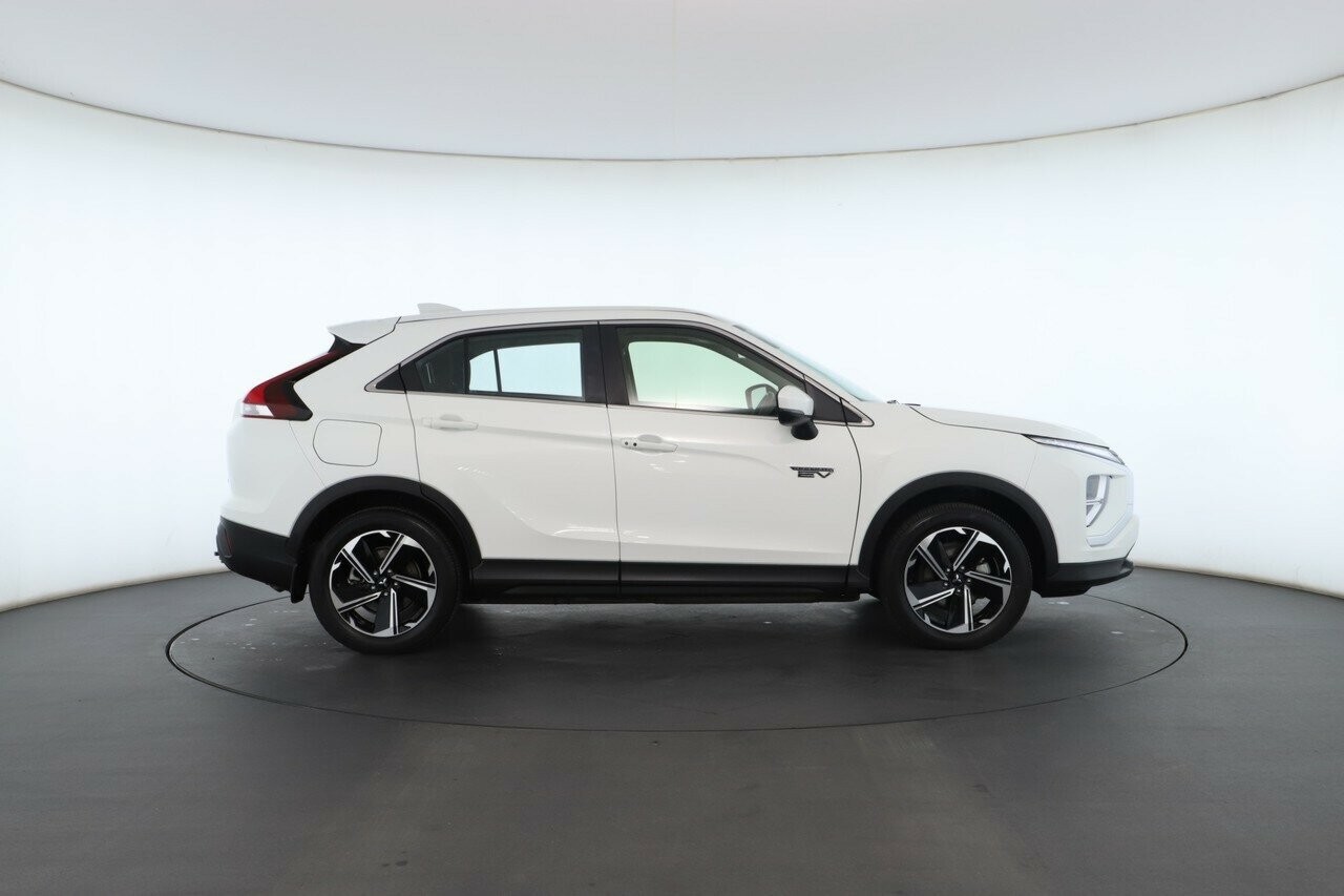 Mitsubishi Eclipse Cross image 2