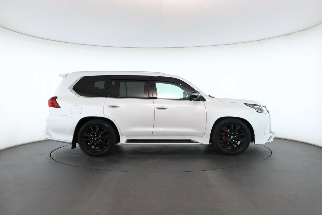 Lexus Lx image 2