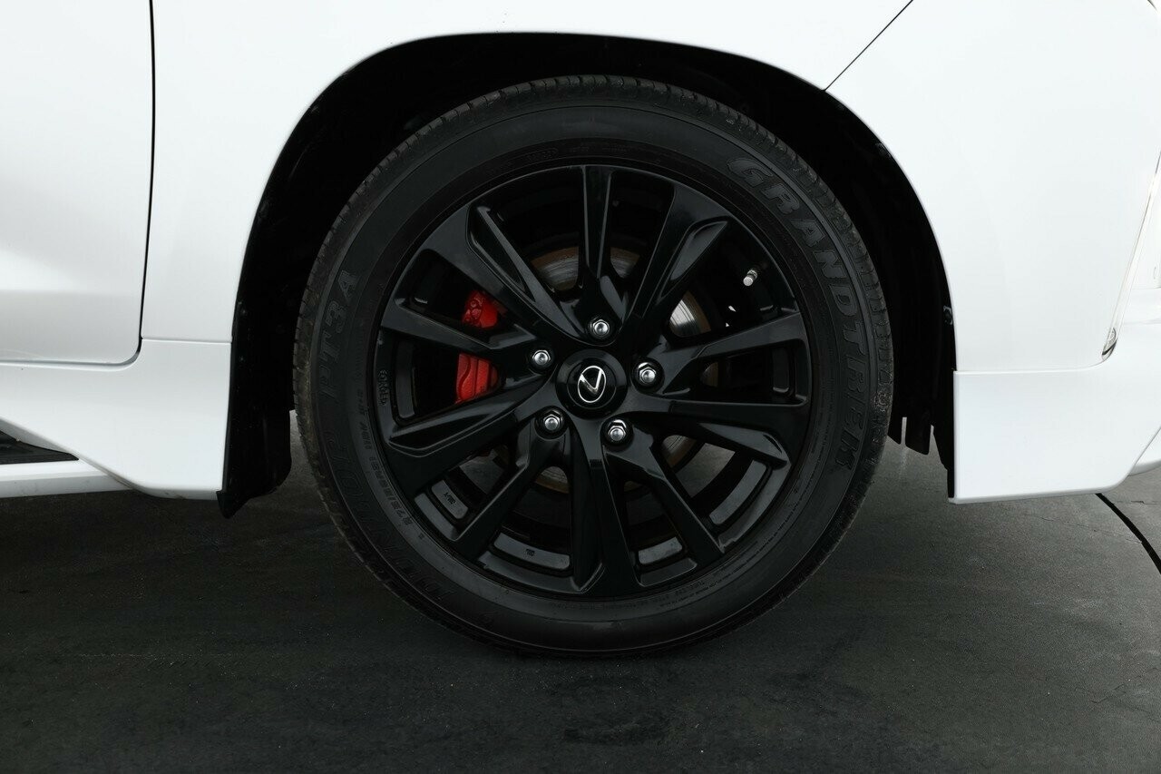 Lexus Lx image 3