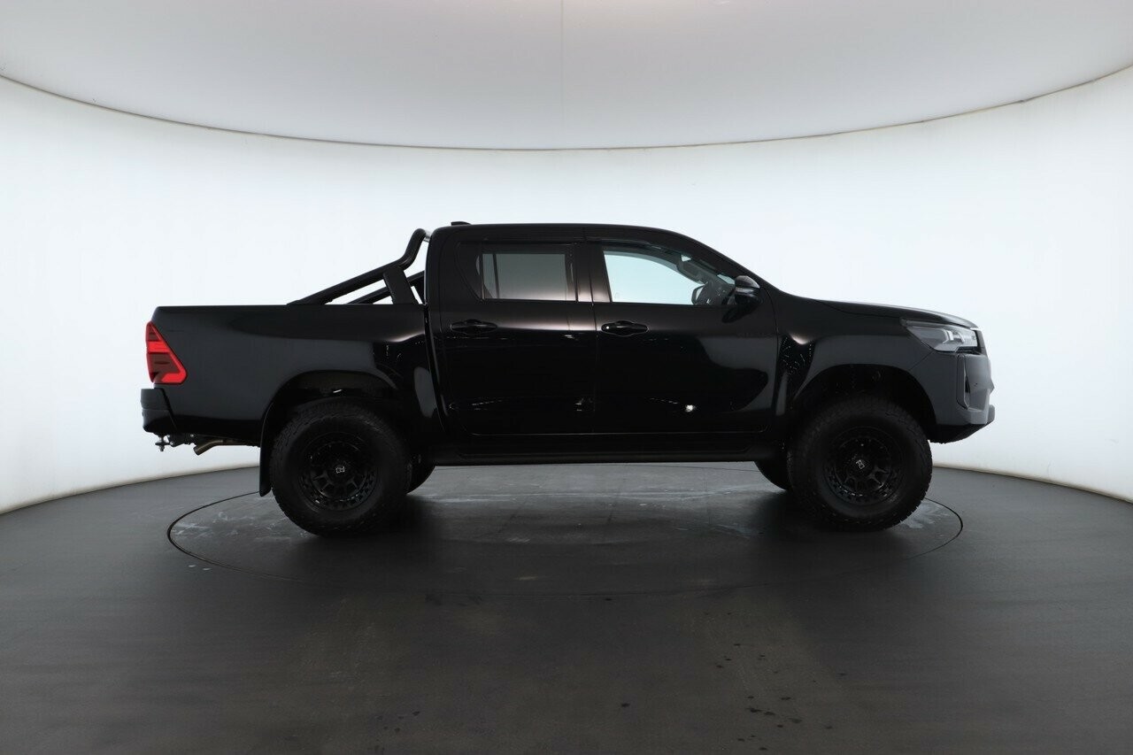 Toyota Hilux image 2
