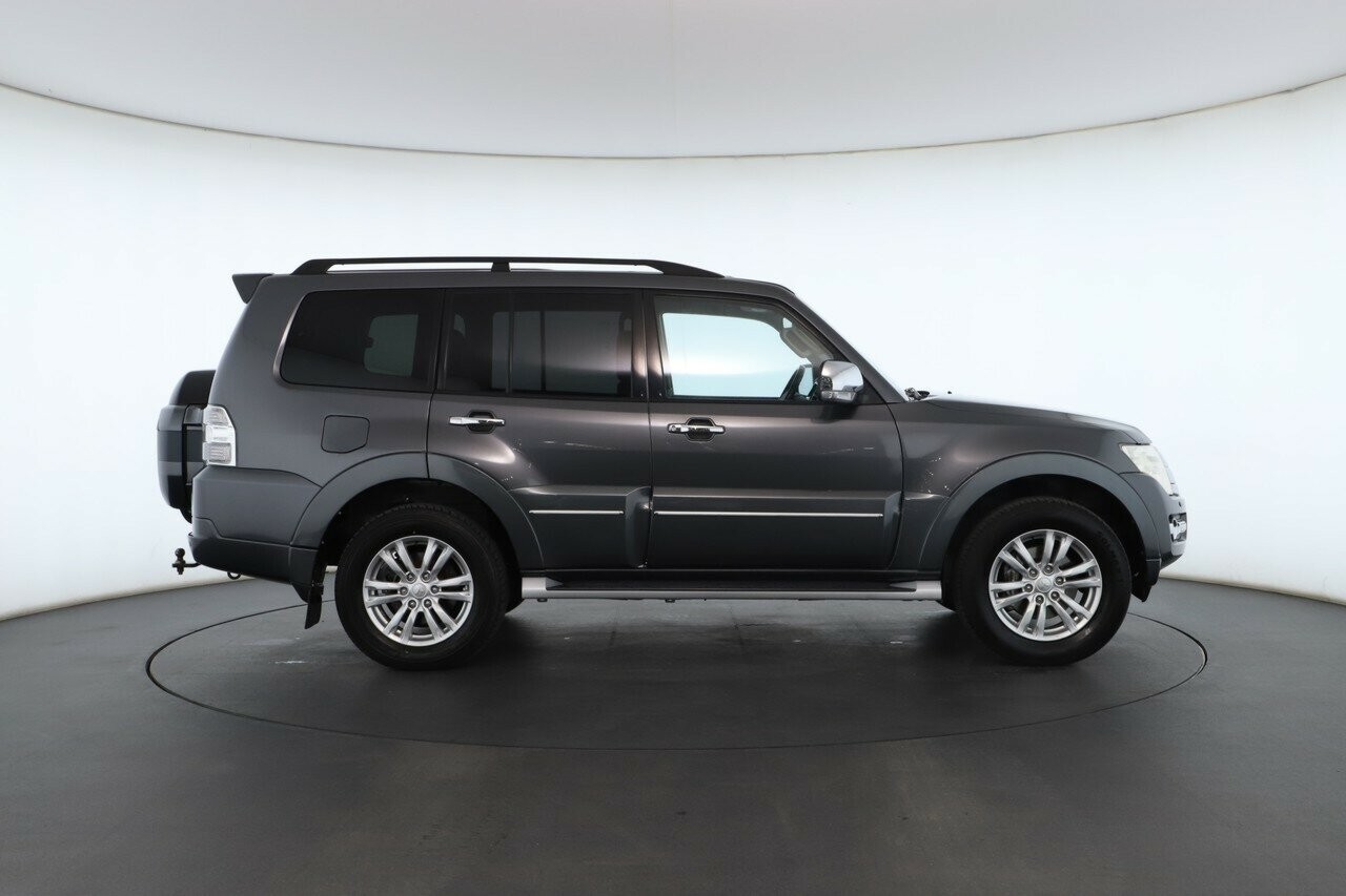 Mitsubishi Pajero image 2
