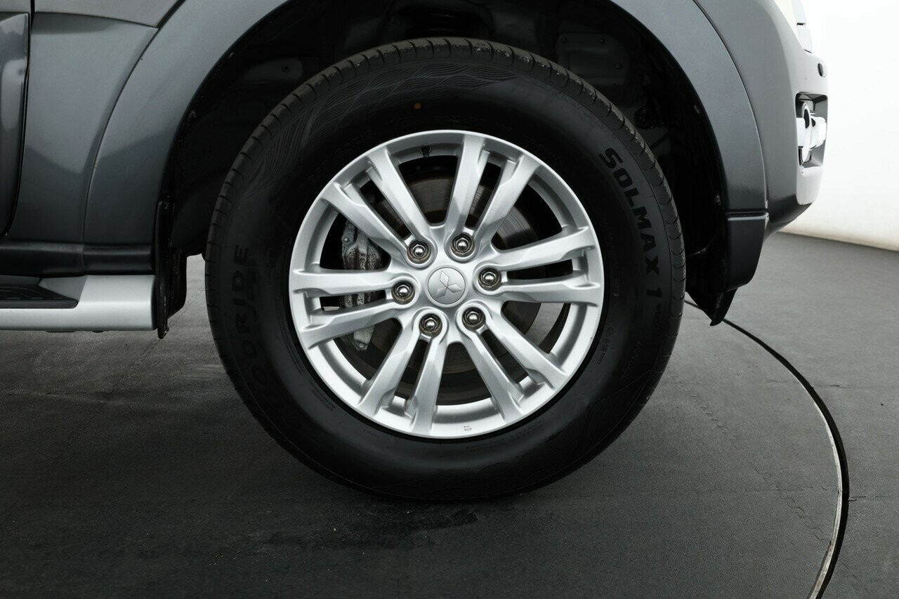 Mitsubishi Pajero image 3