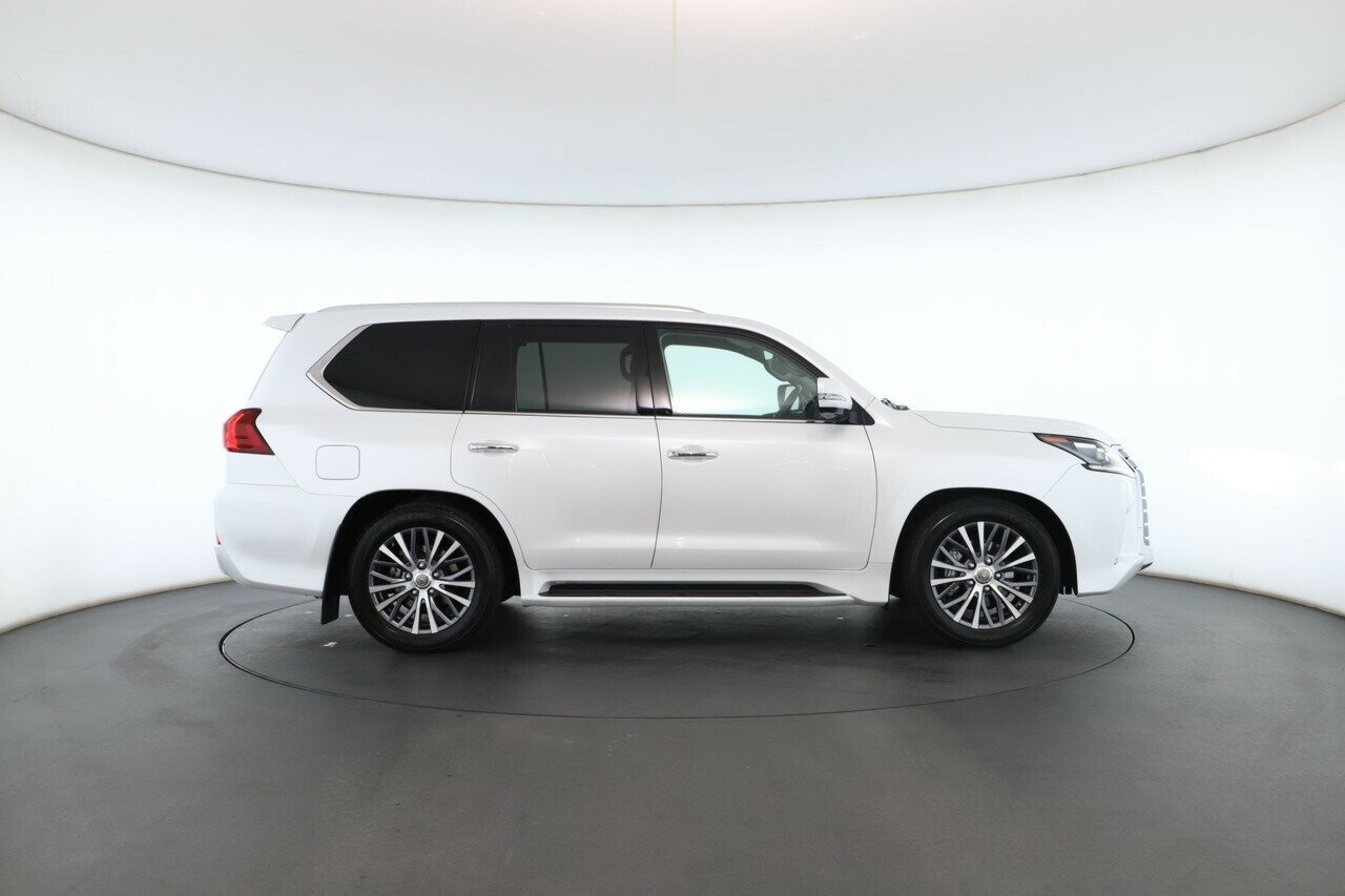 Lexus Lx image 2