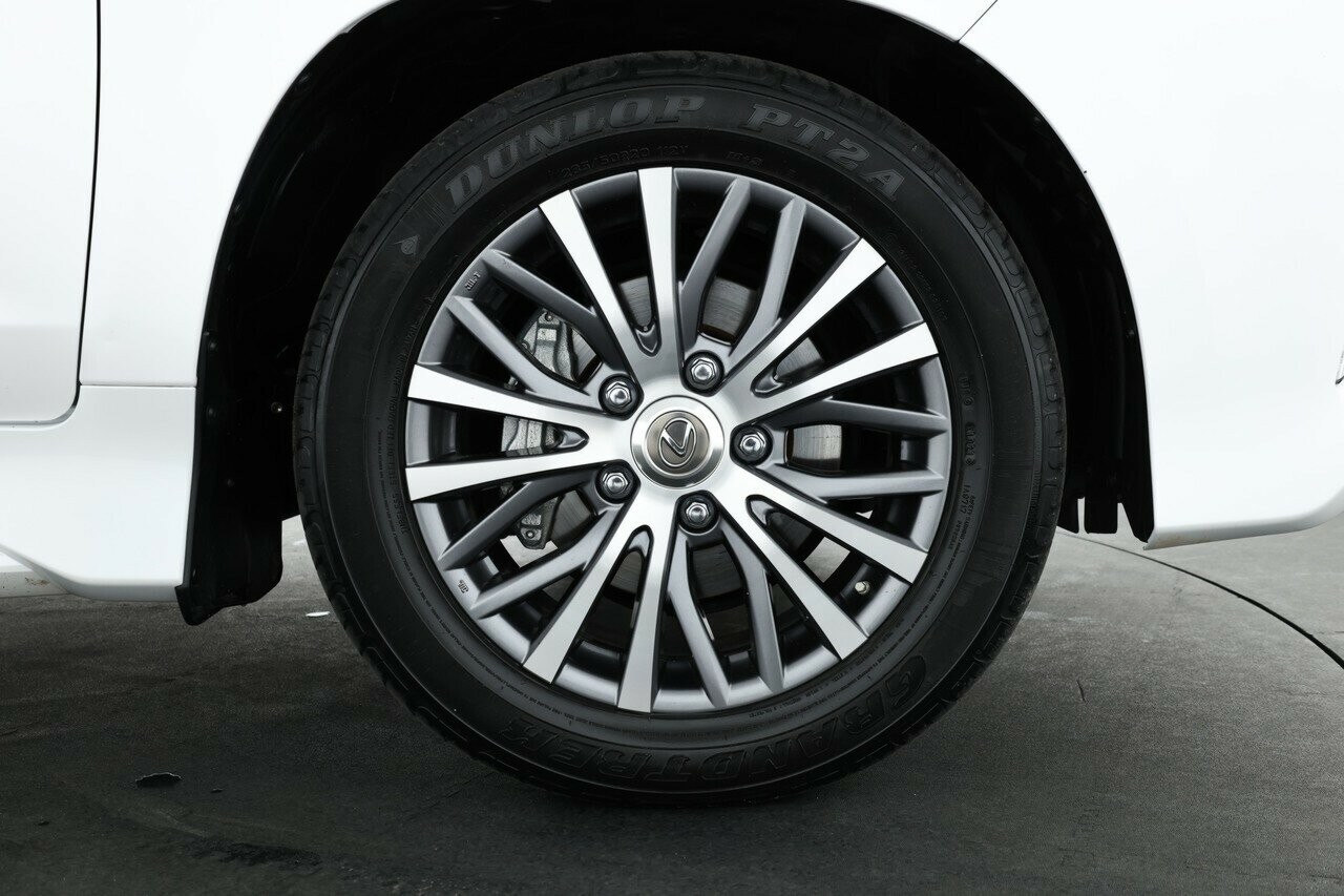 Lexus Lx image 3