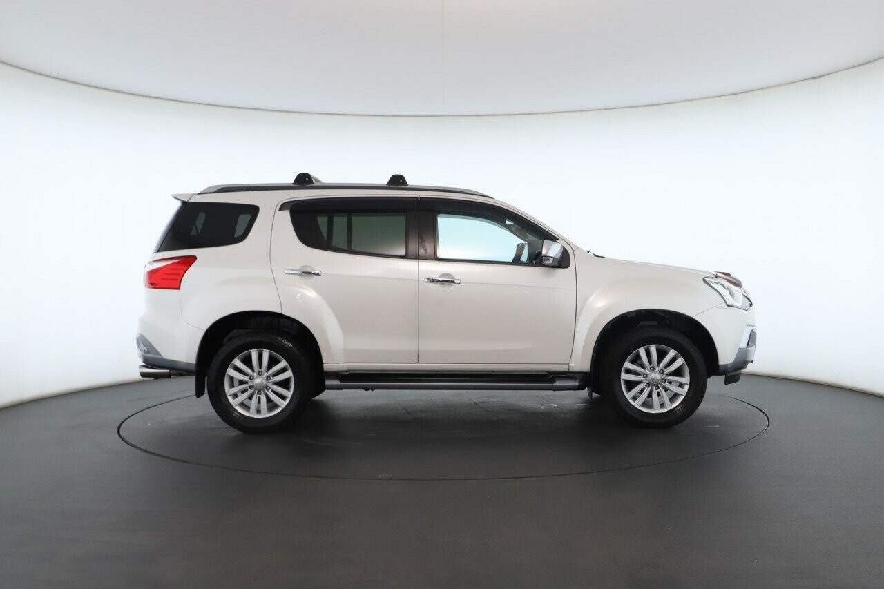 Isuzu Mu-x image 2