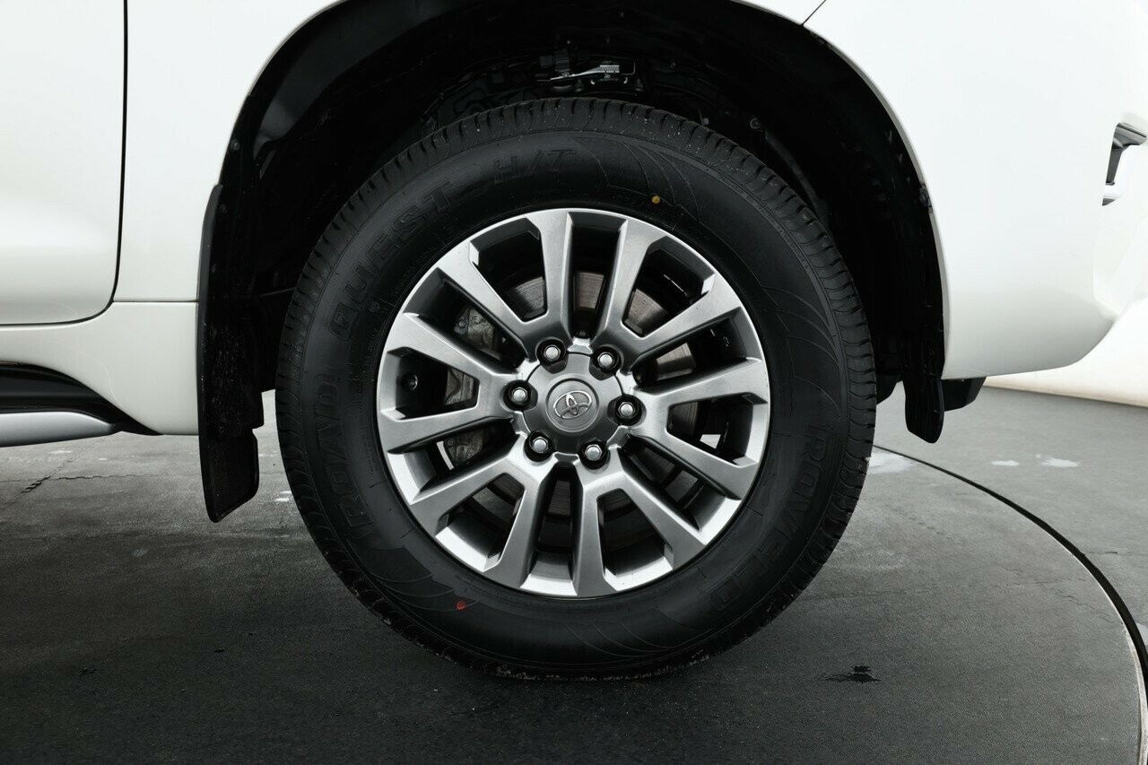 Toyota Landcruiser Prado image 4