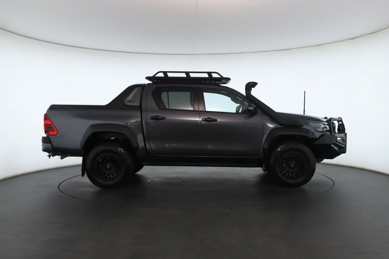 Toyota Hilux image 2