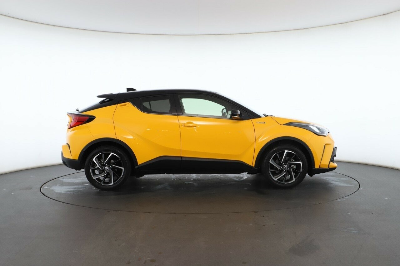 Toyota C-hr image 2