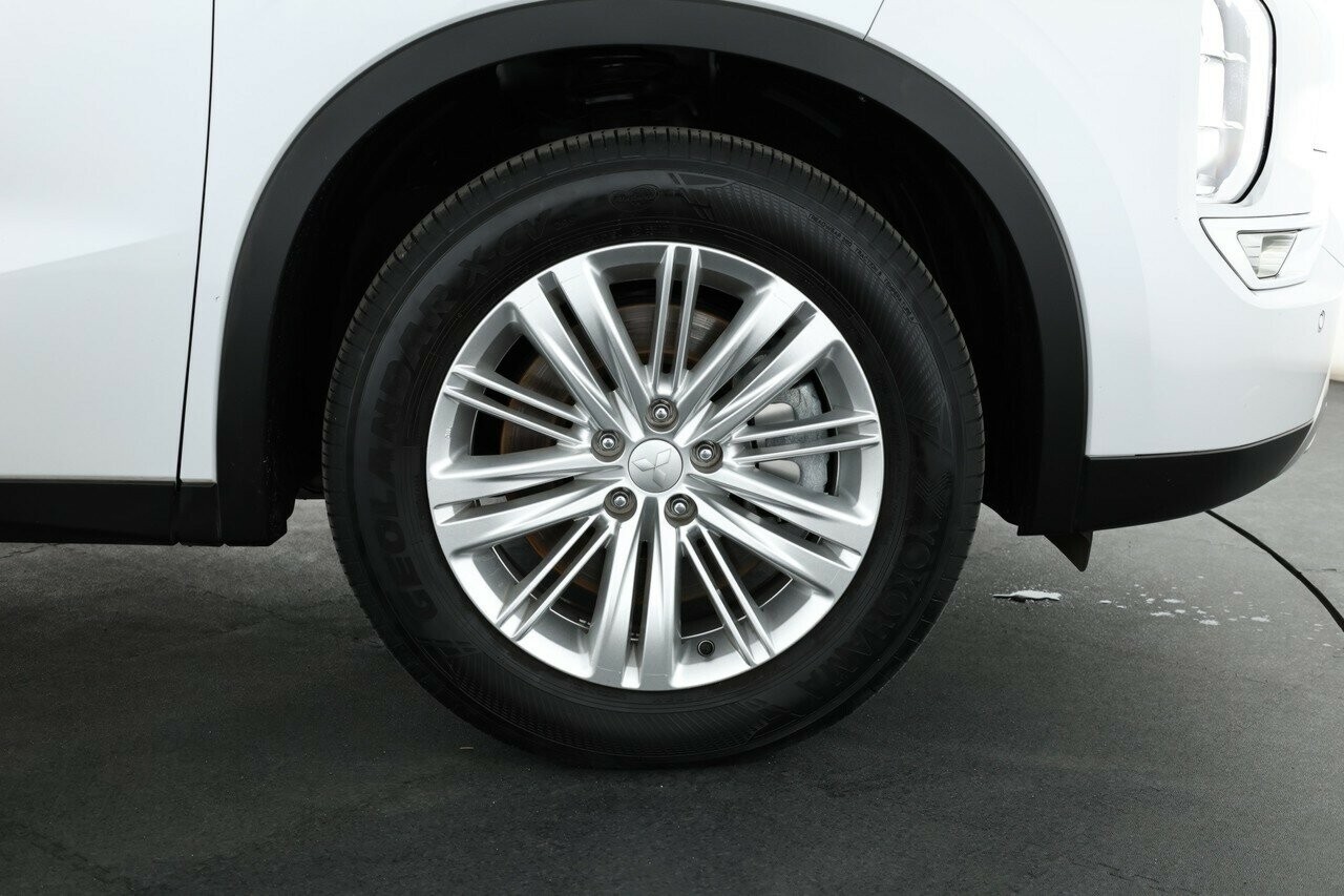 Mitsubishi Outlander image 3