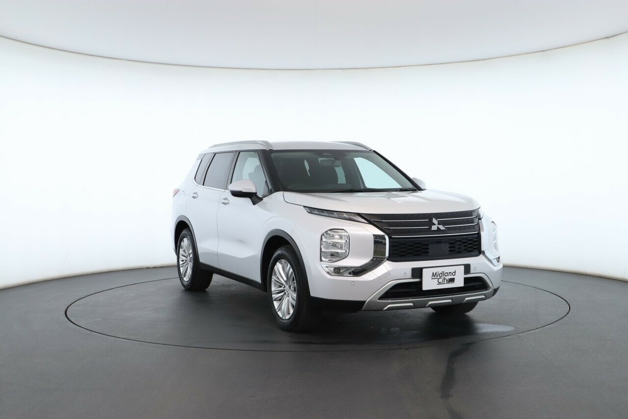 Mitsubishi Outlander image 4