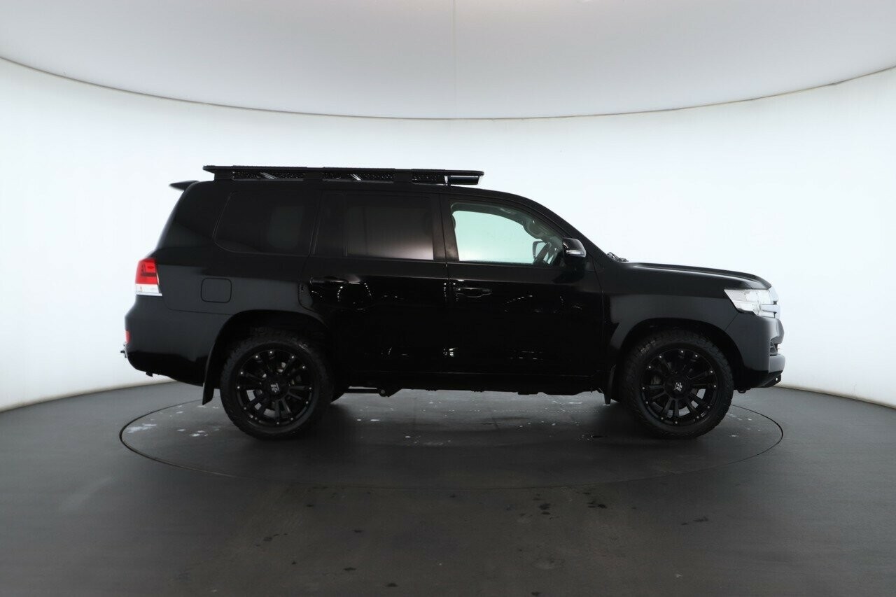 Toyota Landcruiser image 2