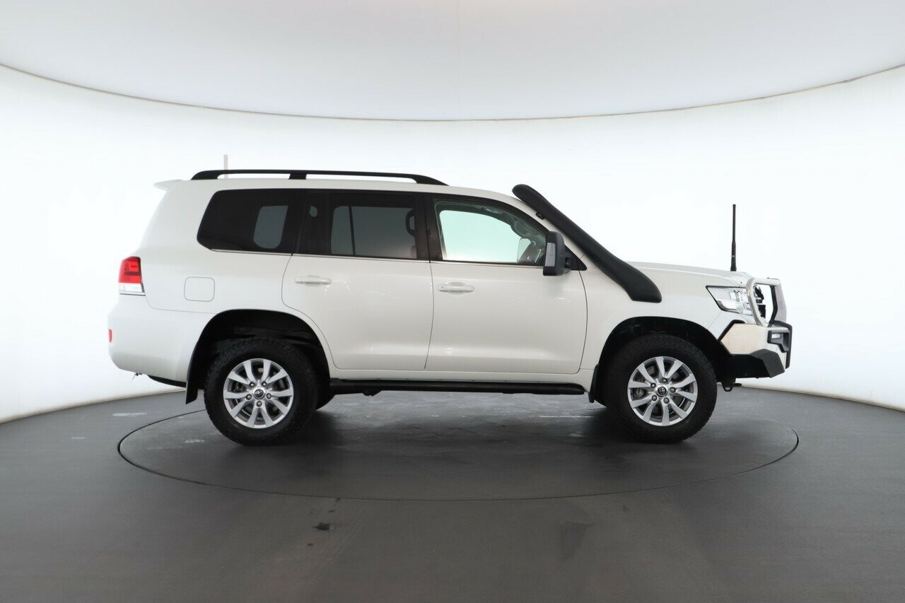 Toyota Landcruiser image 2