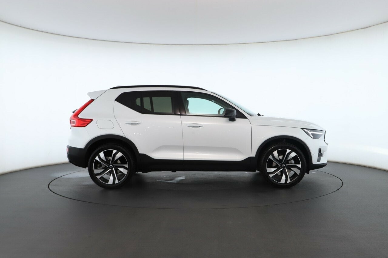 Volvo Xc40 image 2