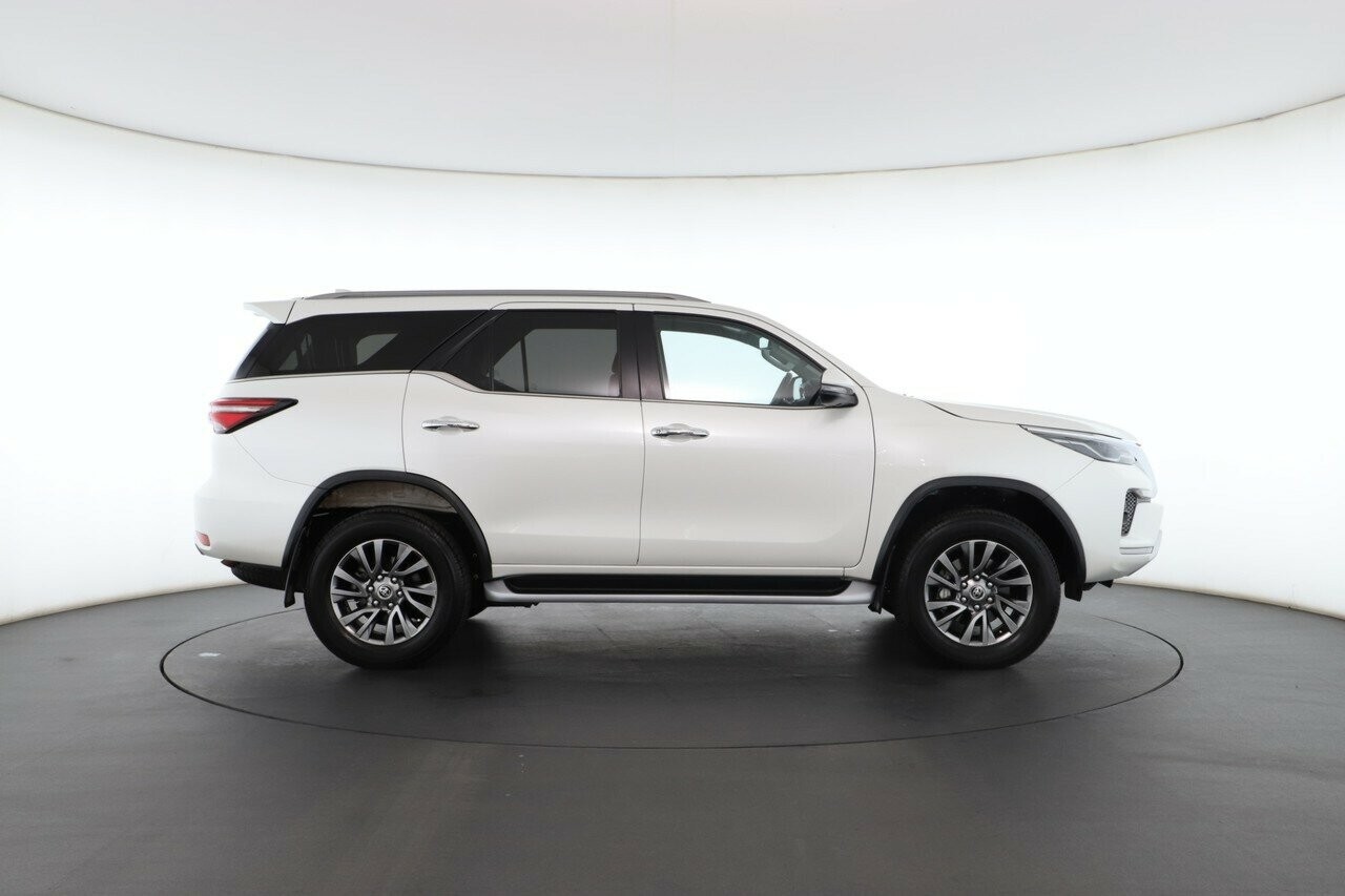 Toyota Fortuner image 2