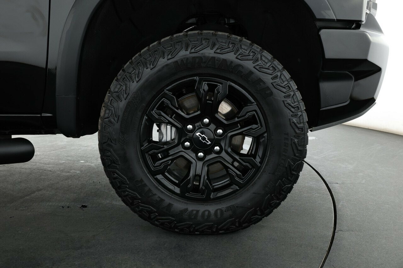 Chevrolet Silverado image 3