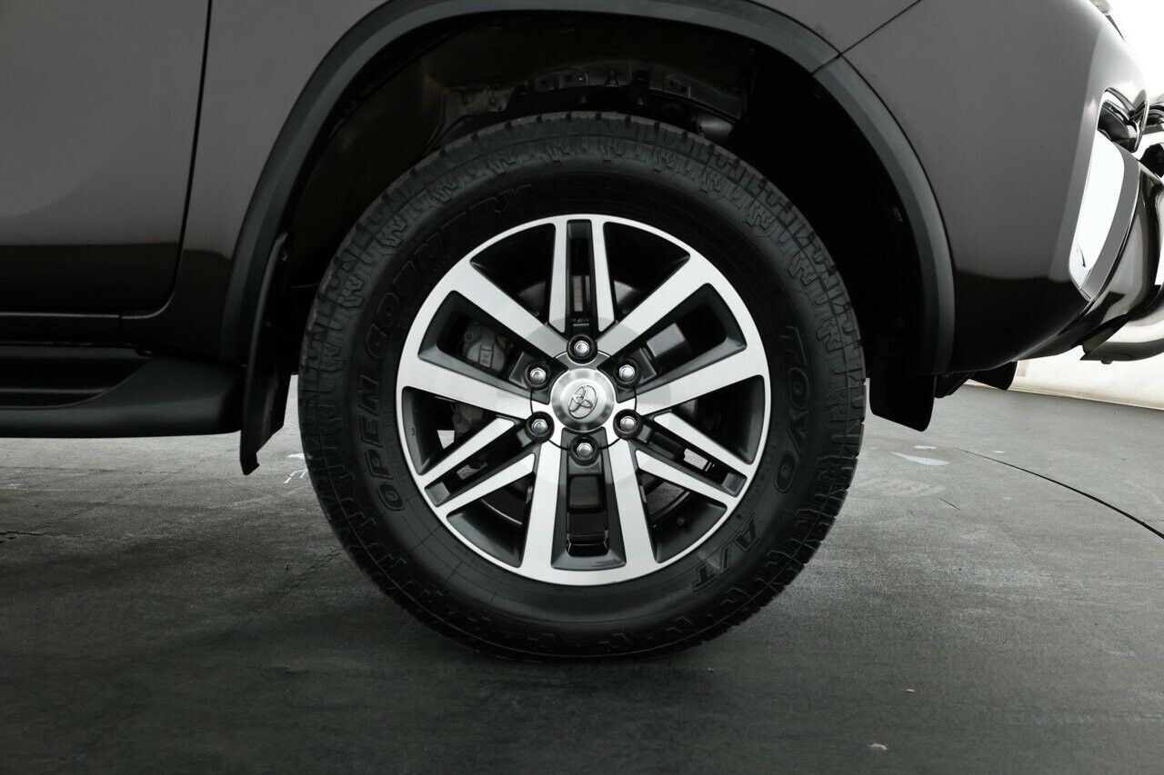 Toyota Fortuner image 2