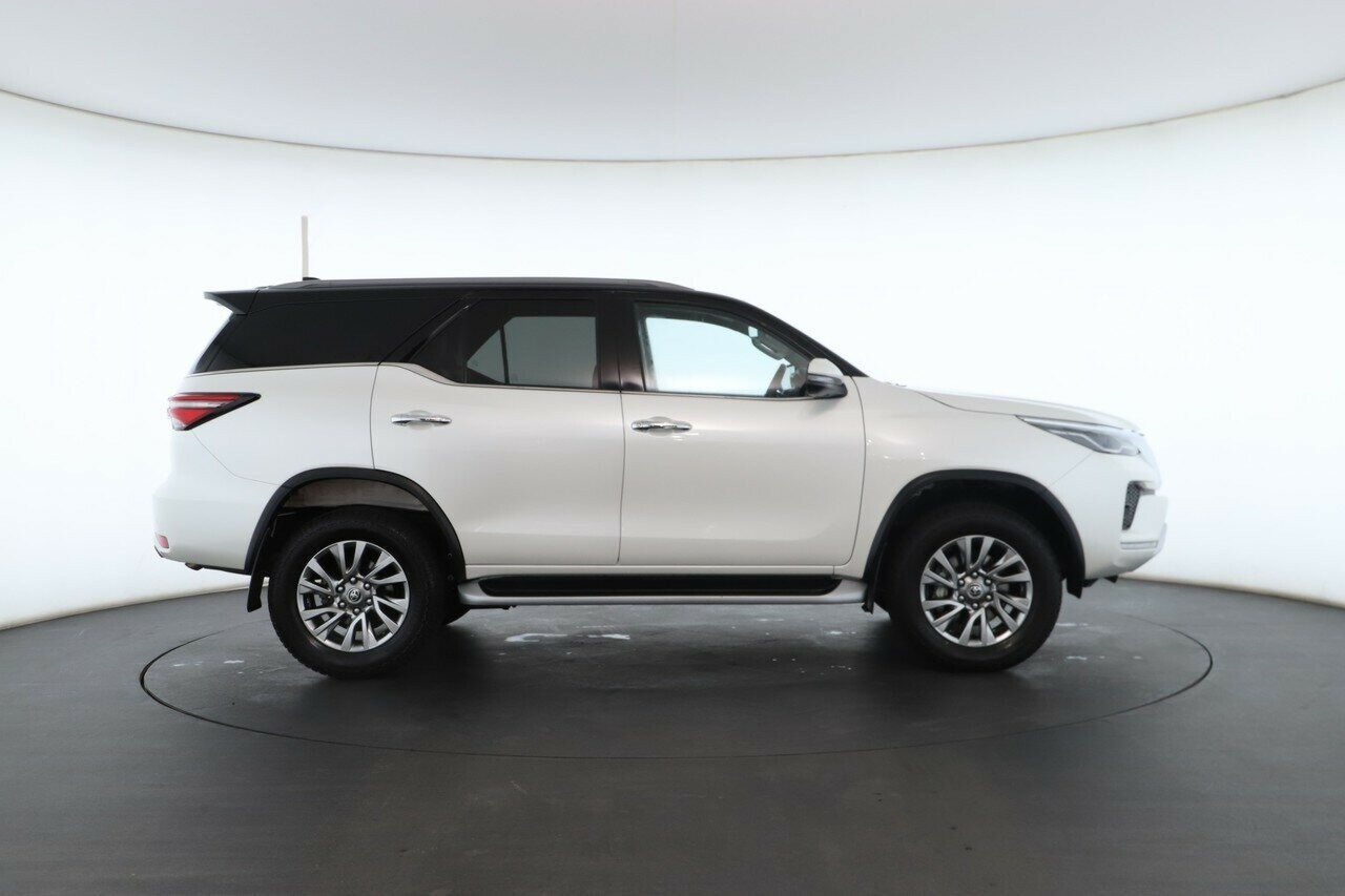 Toyota Fortuner image 2