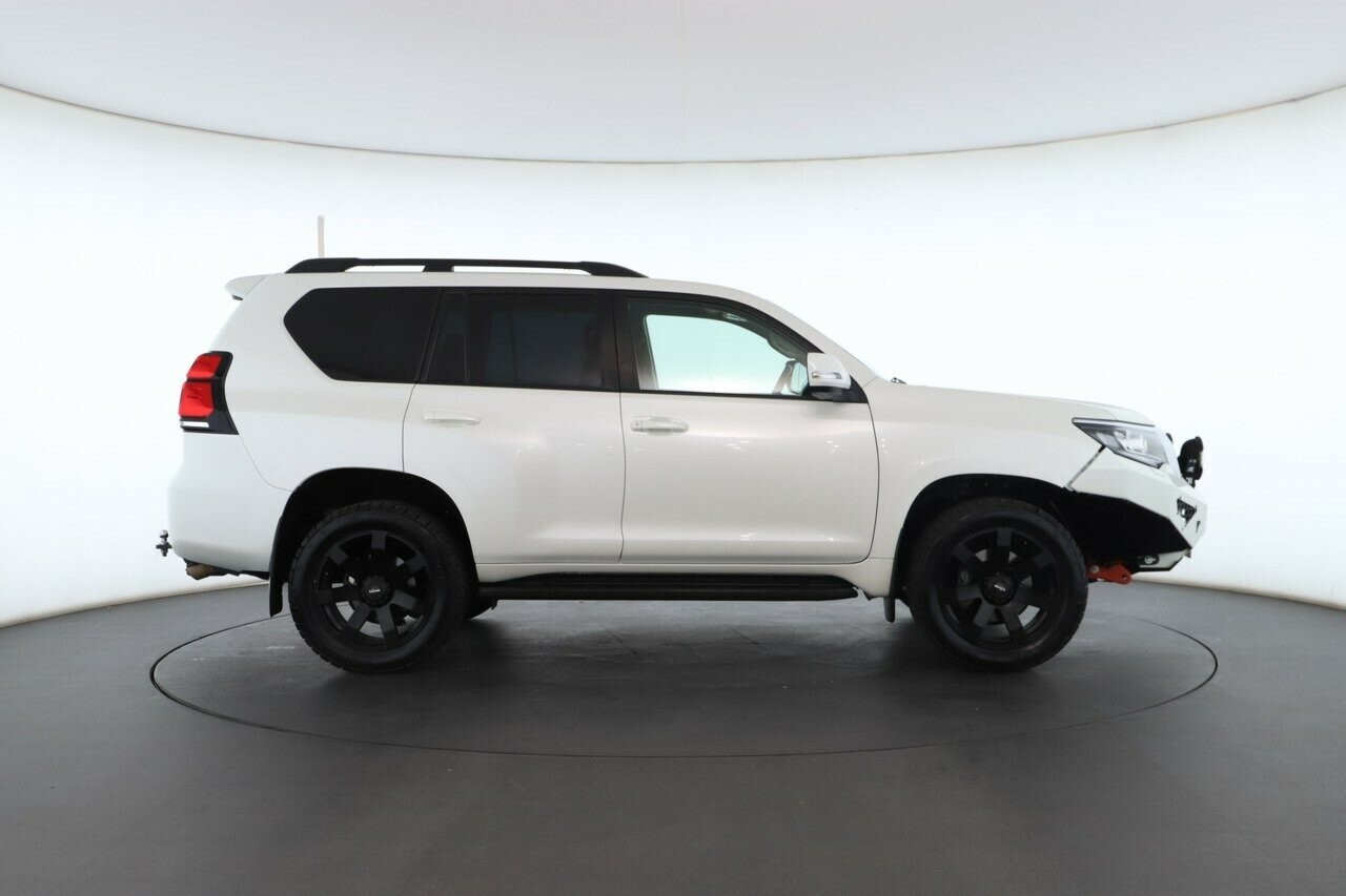 Toyota Landcruiser Prado image 2