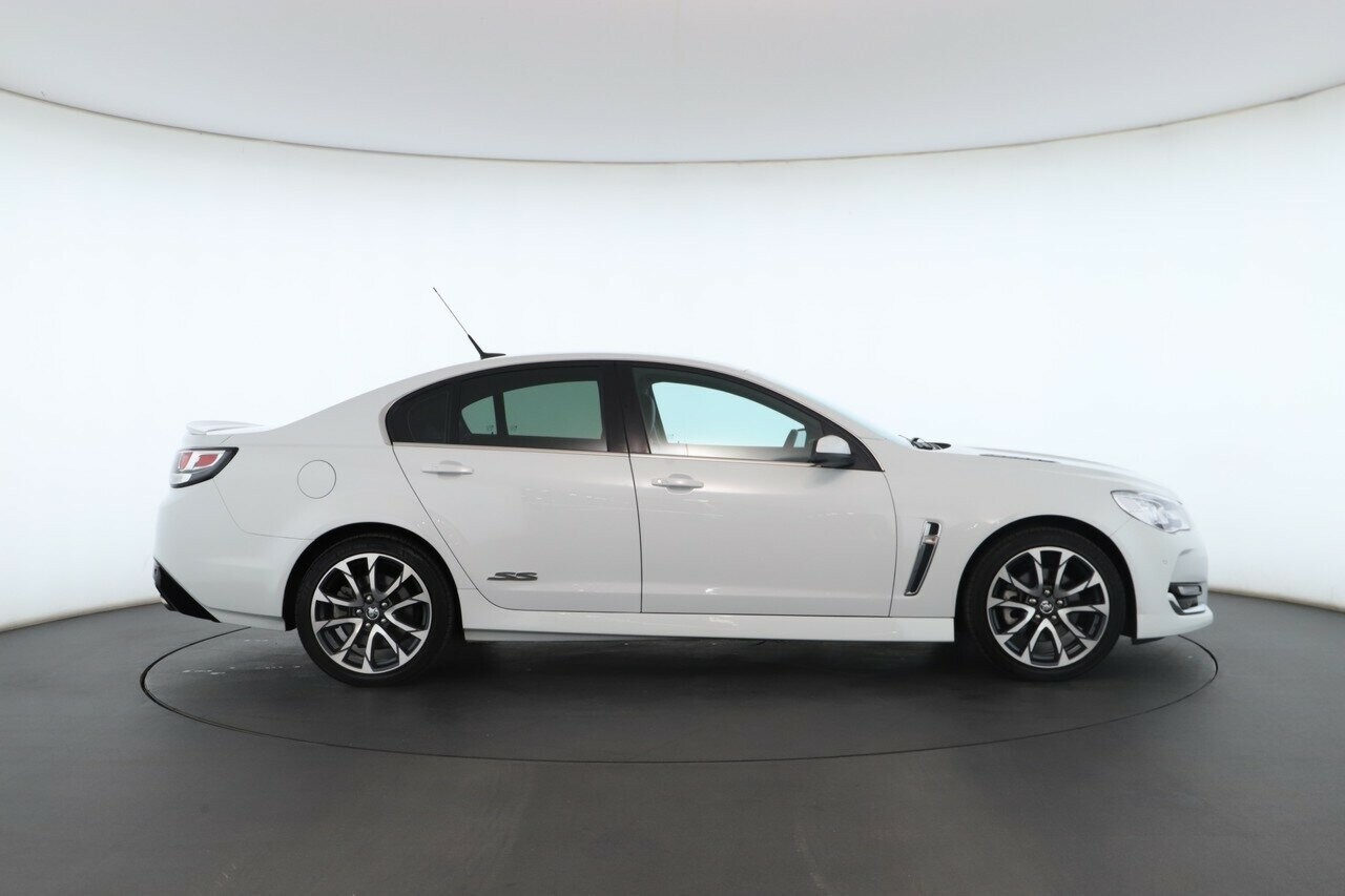 Holden Commodore image 2