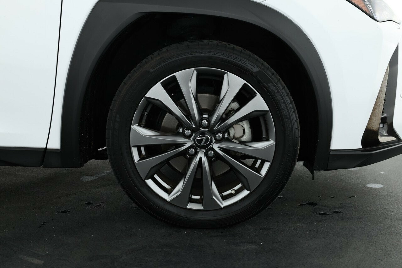 Lexus Ux image 4