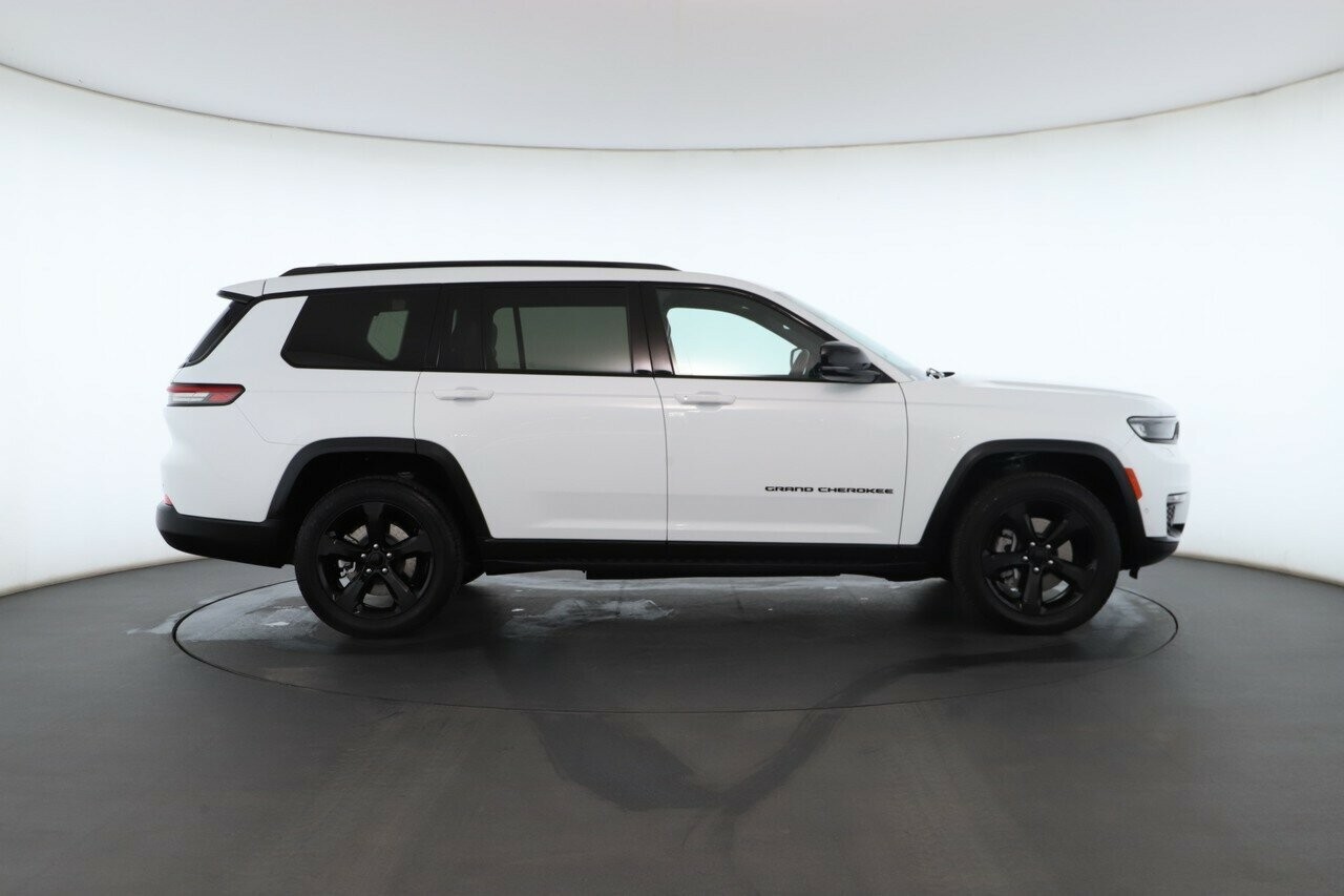 Jeep Grand Cherokee image 2