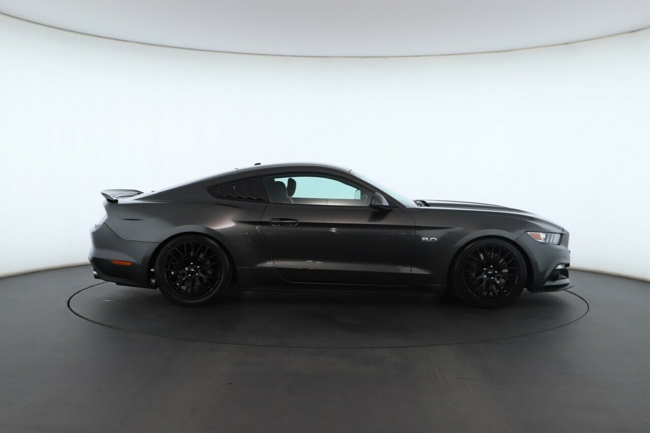 Ford Mustang image 2