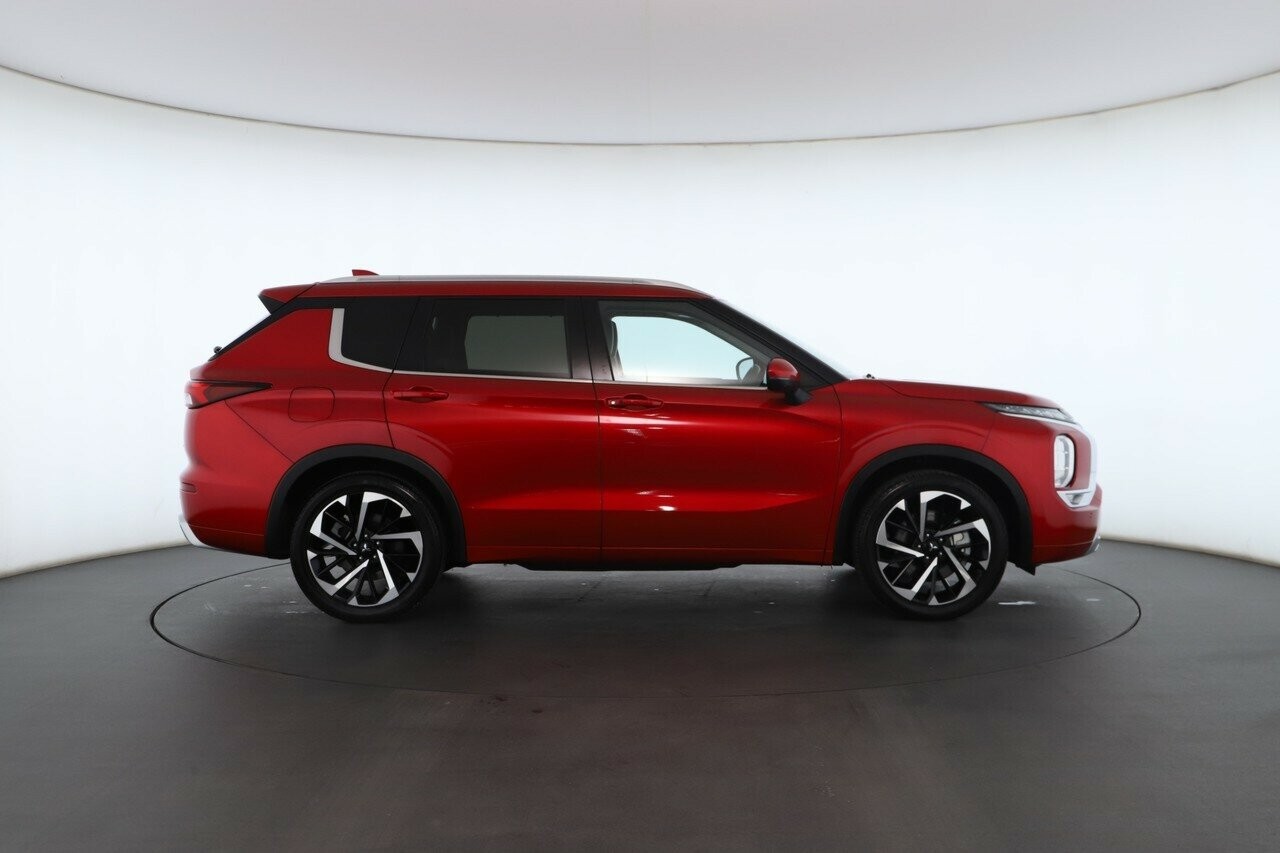 Mitsubishi Outlander image 3