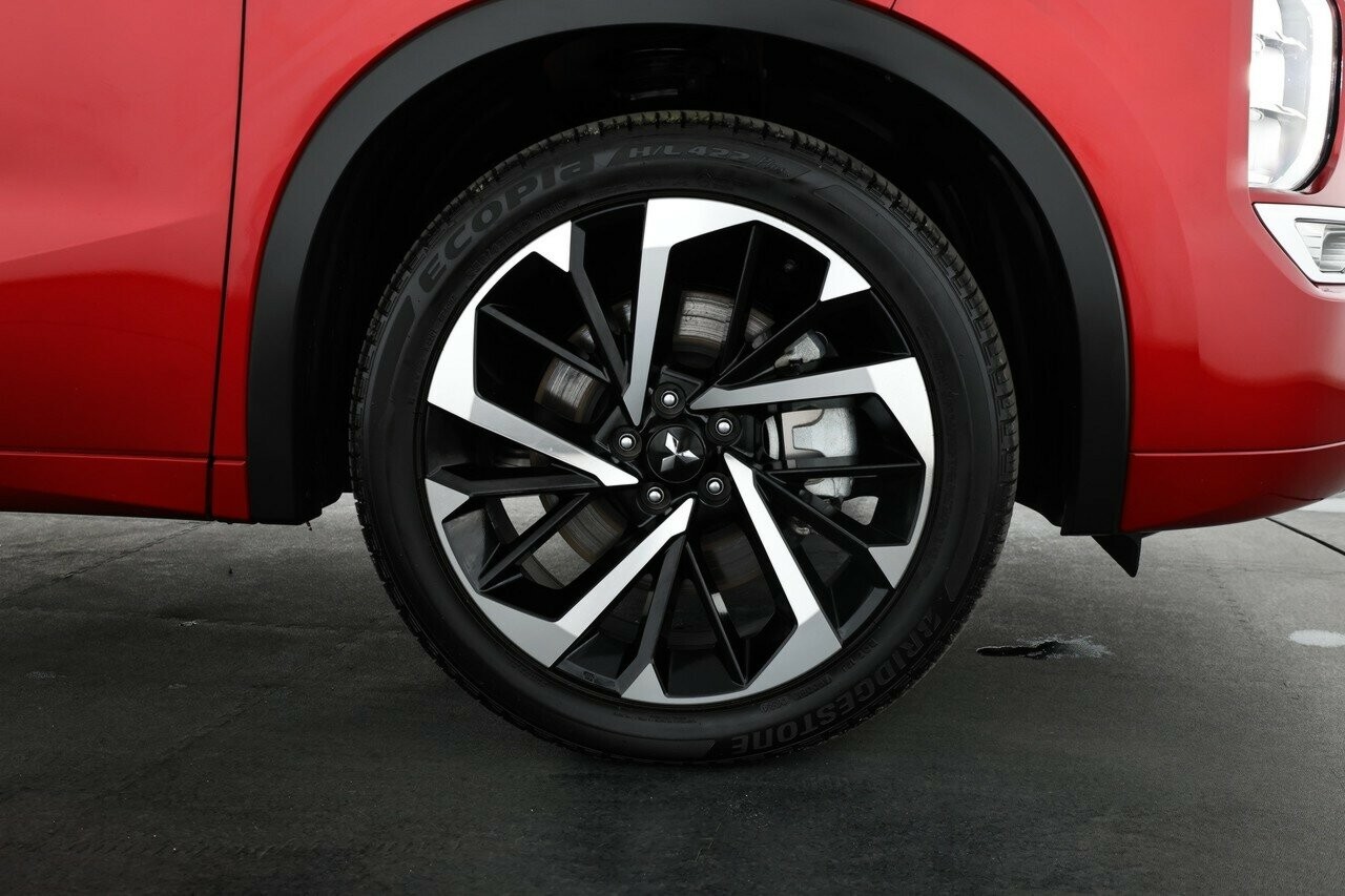 Mitsubishi Outlander image 4