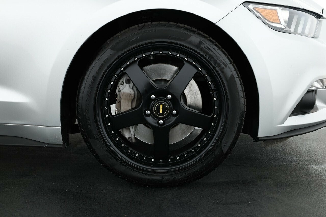 Ford Mustang image 3