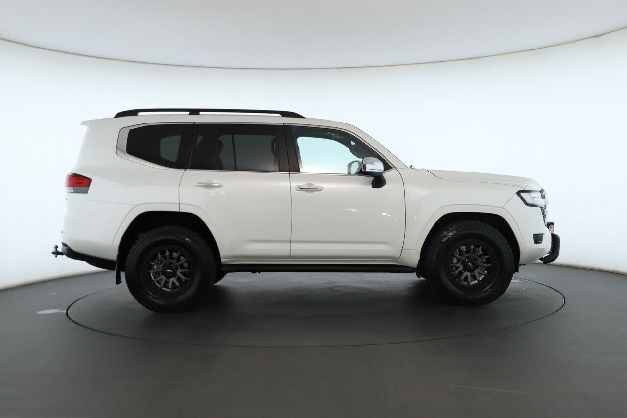 Toyota Landcruiser image 2
