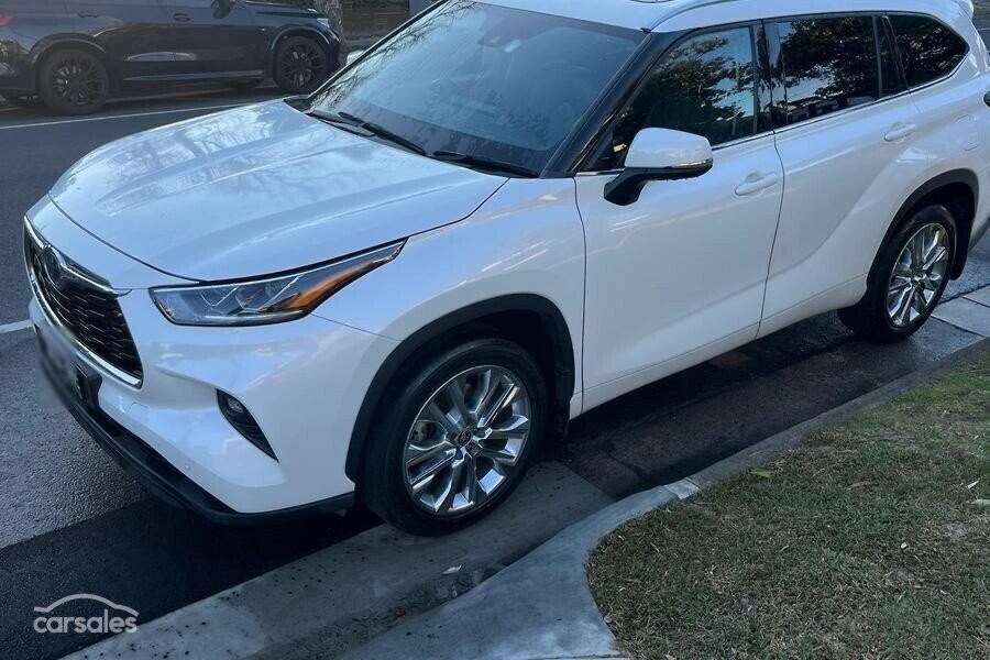 Toyota Kluger image 1