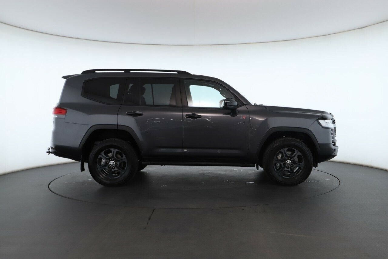 Toyota Landcruiser image 2