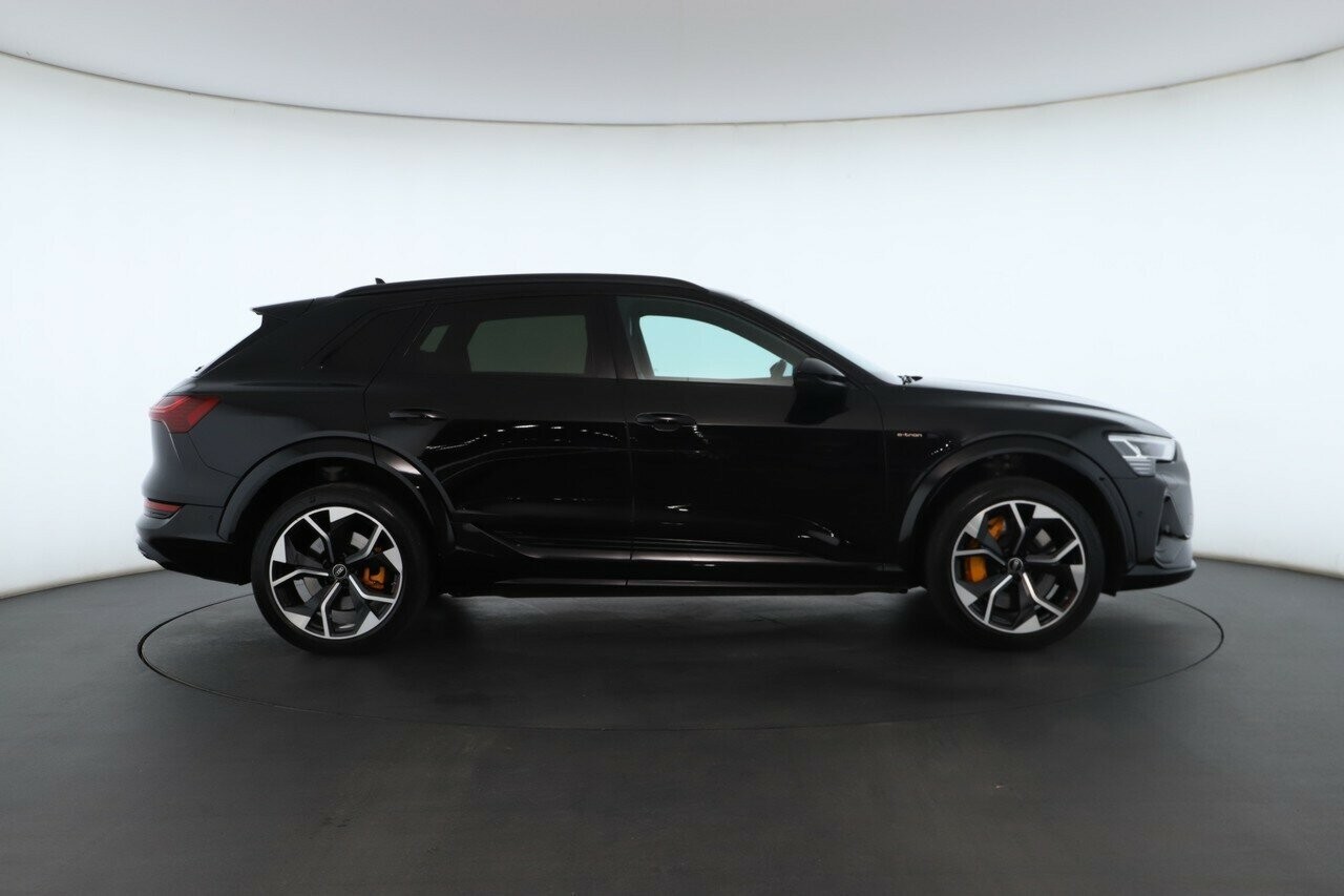 Audi E-tron image 2