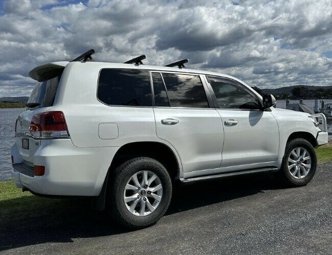 Toyota Landcruiser image 2