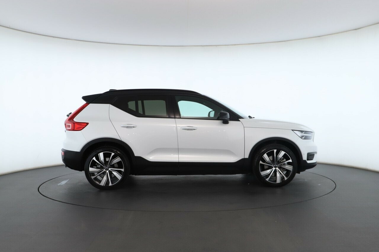 Volvo Xc40 image 2