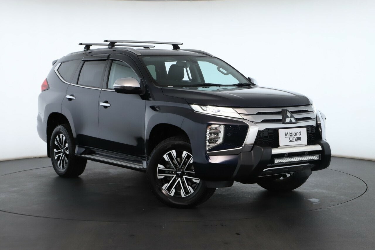 Mitsubishi Pajero Sport image 1